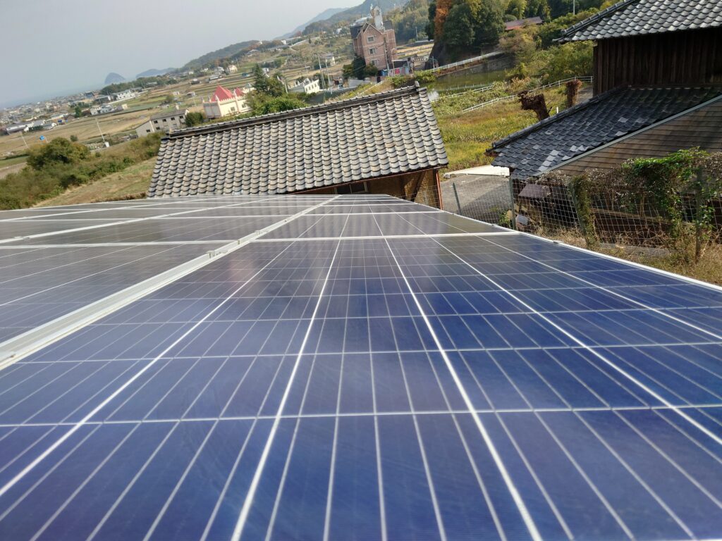 愛媛県|太陽光パネル清掃メンテナンス|株式会社アイエネ さぬき市　野立て