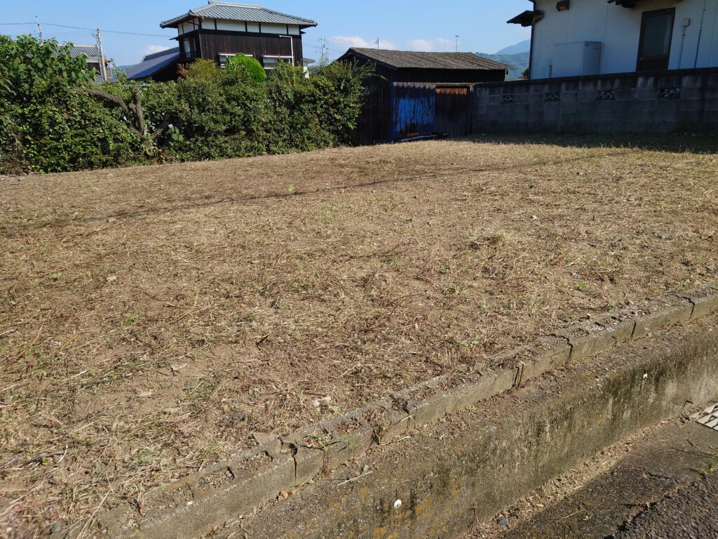 愛媛県|太陽光パネル清掃メンテナンス|株式会社アイエネ 草刈り